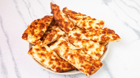 Garlic Cheese Sticks 🍃 - Pizza Delivery in Grays RM17