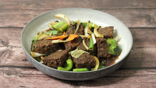 Vegan Beef with Black Bean Sauce 🌶🍃 - Thai Food Delivery in Honeywick LU6