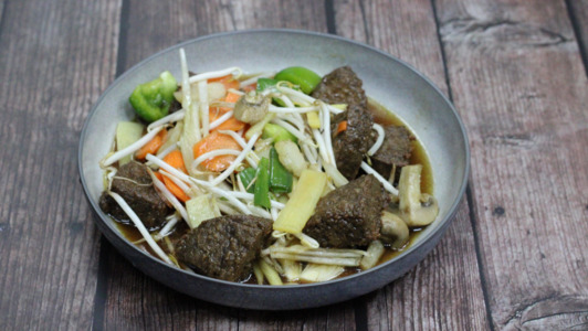 Vegan Beef with Mixed Vegetables 🍃 - Thai Food Delivery in Wigmore LU2
