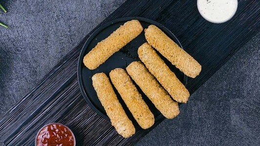 Mozzarella Sticks Ⓥ - Piri Piri Collection in Newtown CB2