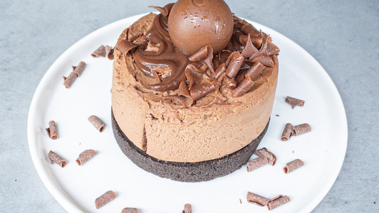 Lindt® Chocolate Cheesecake - Local Pizza Collection in Wallend E6