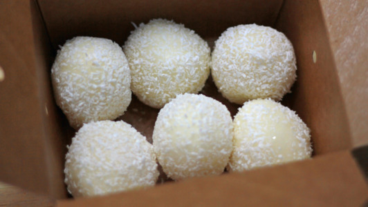 Coconut Mochi Ice Cream - Vegetarian Delivery in The Ridges RG40