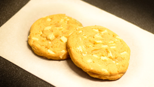 White Chocolate Chip Cookies Ⓥ - Italian Delivery in Turnford EN10