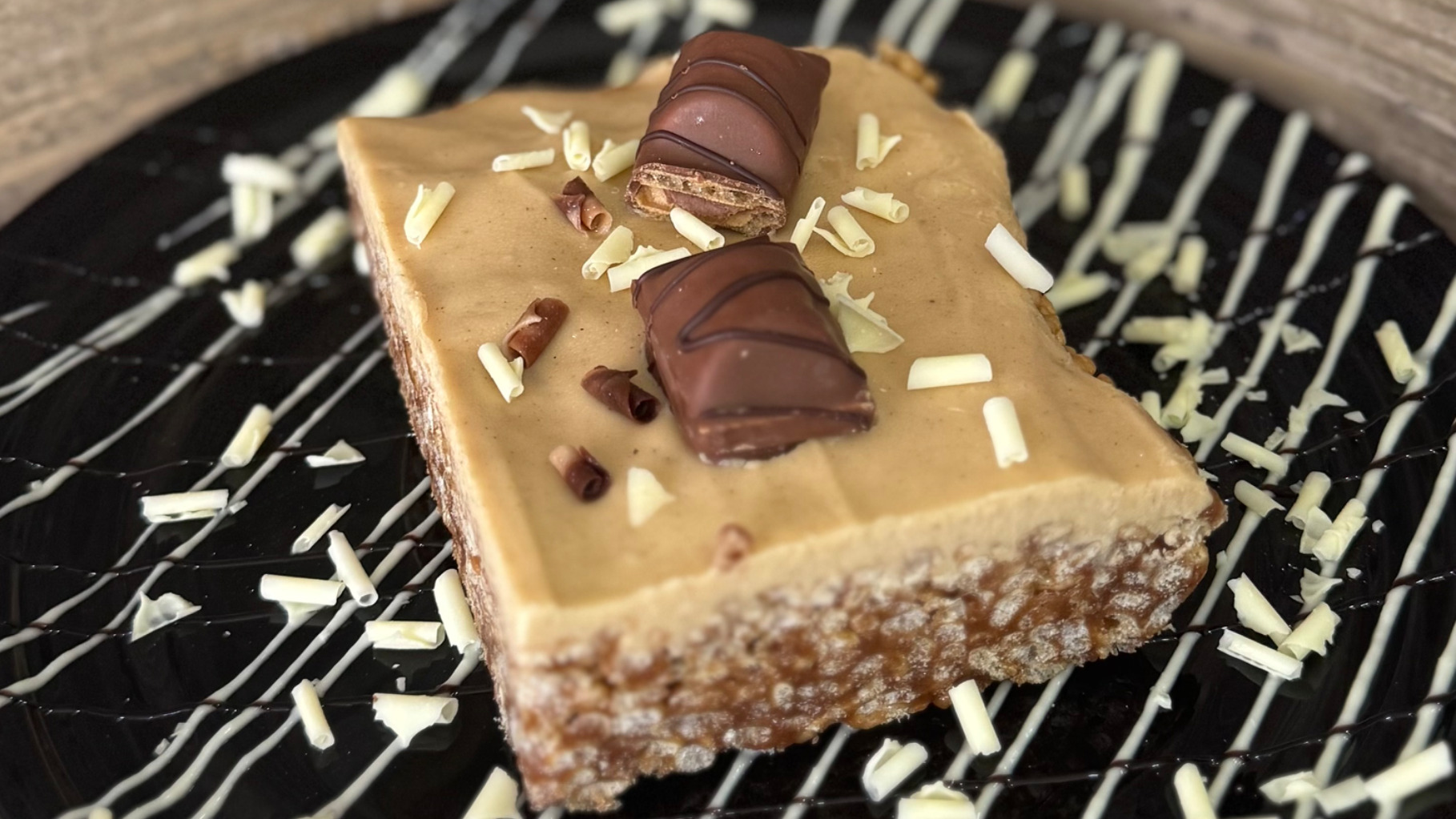 Kinder Bueno Crispy Slice - Shakes Delivery in Seghill NE23
