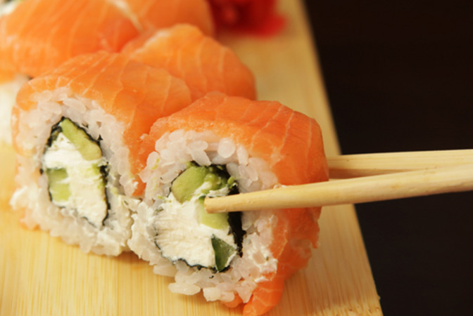 Salmon & Avocado Uramaki - Sushi Delivery in Stoke Newington N16