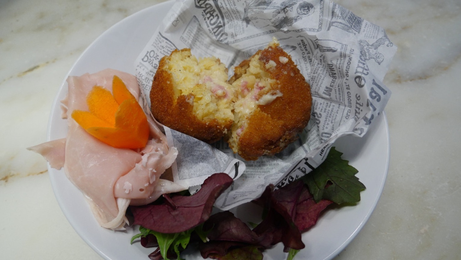 Arancino Besciamella e Prosciutto - Italian Desserts Delivery in Southend BR1