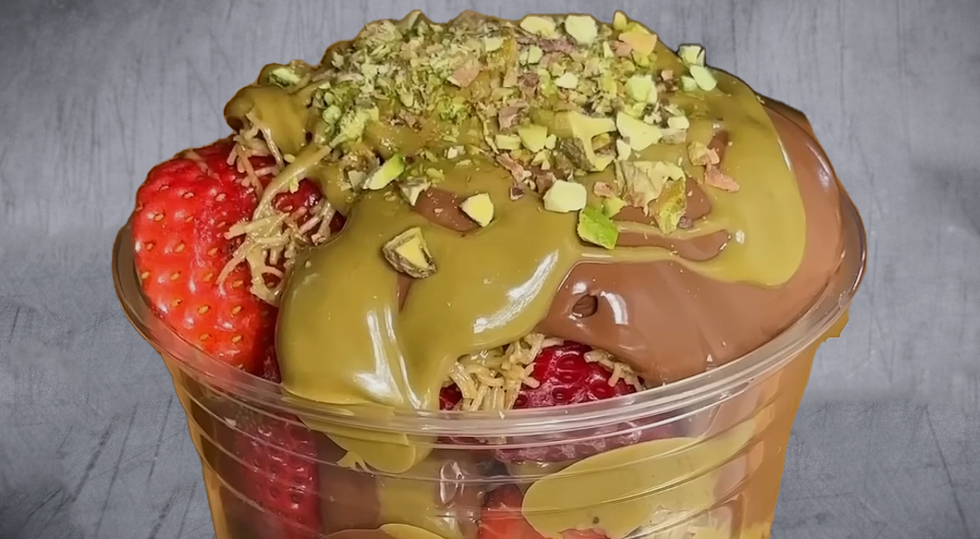 Dubai Choc Strawberry - Burgers Collection in Chalton LU4